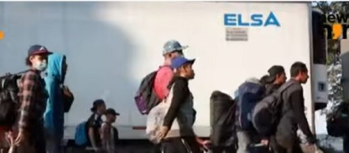 Migrants try to cross Mexico to reach the U.S. (Image source: NEWS9 /YouTube)