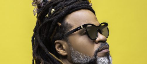 Carlinhos Brown recebe felicita&ccedil;&otilde;es (Divulga&ccedil;&atilde;o)