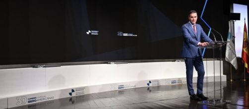 Plataformas deber&aacute;n asumir los gastos de una cuota del 6% para producir contenidos en lenguas cooficiales (Twitter/@sanchezcastejon)