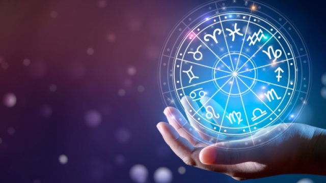 L'oroscopo, previsioni astrologiche del 25 novembre: Gemelli ok in amore, Luna in Cancro.