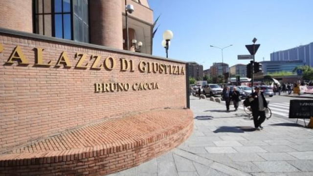 Torino, assolto perch&eacute; 'il fatto non costituisce reato' il 20enne che uccise il padre violento.