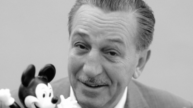 Walt Disney e la sua creazione Topolino.