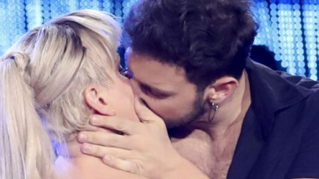 Ballando, ex di Coppola ad Arisa: 'Non sapevo si partecipasse per trovare l'anima gemella'.