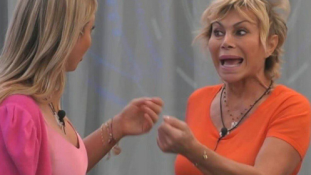 GFVip, Manila attacca Carmen: 'Ha difficolt&agrave; a dire le cose in faccia, non ha coraggio'.