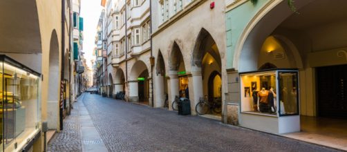 Un hombre asisti&oacute; a una 'fiesta del coronavirus' en Bolzano (Italia) para obtener el certificado digital (Flickr/Barnyz)