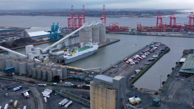 Migranti: Darmanin annulla l'incontro con Priti Patel previsto domenica a Calais