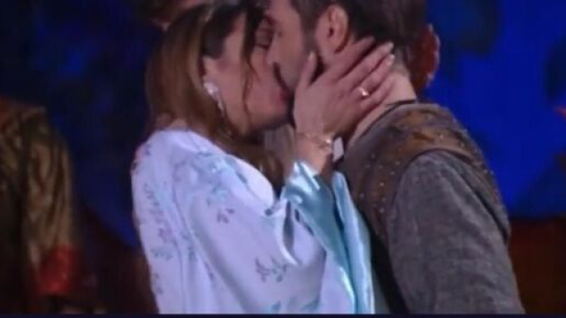 GF Vip, nuovo bacio tra Alex e Soleil.