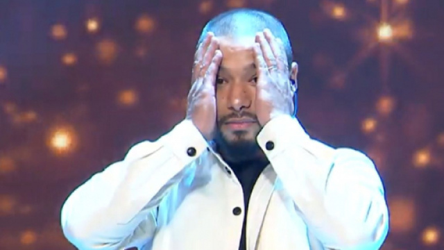 Tu s&igrave; que vales, il 28enne francese Sadeck ha vinto l'ottava edizione del talent show.