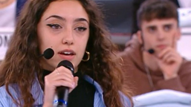 Amici 21, coccole e abbracci tra Sissi e Dario in casa, i fan: '&Egrave; lui quello, c'&egrave; chimica'.