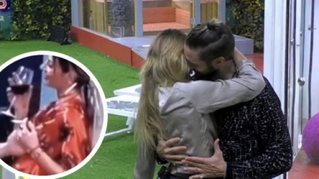 GF Vip, Alex sfiora il seno di Soleil Sorge