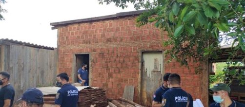 Pol&iacute;cia paraguaia no local do crime, em Pedro Juan Caballero (Pol&iacute;cia Nacional Paraguai/Divulga&ccedil;&atilde;o)