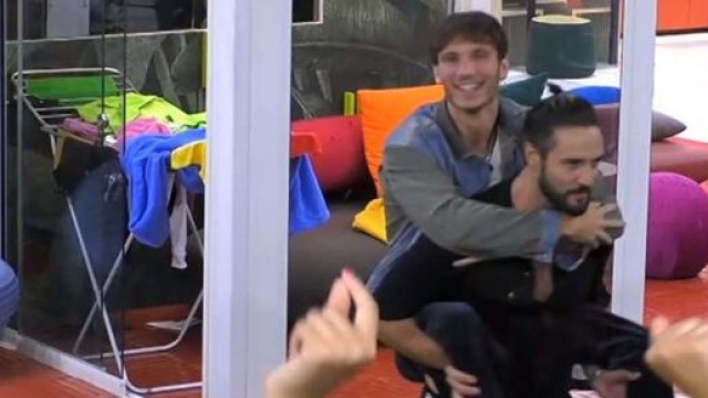 GF Vip, Alex ironico su Manuel.