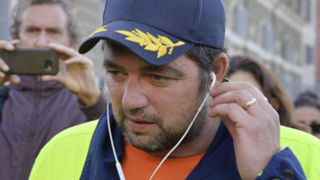 Stefano Puzzer: il fondatore di Gente come noi allontanato da Roma per un anno.