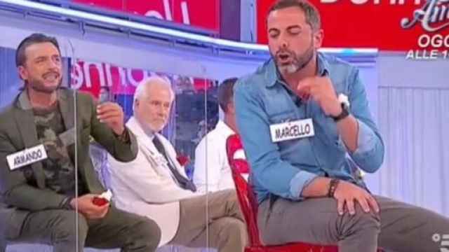 Uomini e donne, Marcello perde le staffe con Armando: 'Non sai cosa vuol dire esser uomo'.
