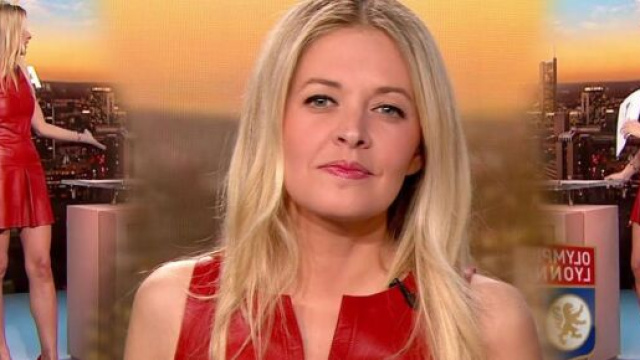 Carine Galli se fait clasher sur sa tenue par un coll&egrave;gue (captures YouTube)