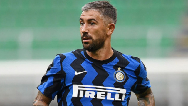 Il Napoli chiede Kolarov all'Inter: il Torino vuole Miranchuk
