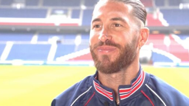 Sergio Ramos lors de la conf&eacute;rence de presse de pr&eacute;sentation au PSG cet &eacute;t&eacute; - Source : Youtube, CulturePSG