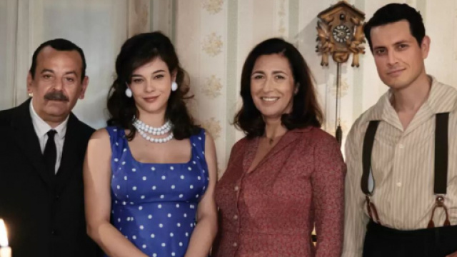 In foto la famiglia Amato, protagonisti della soap.