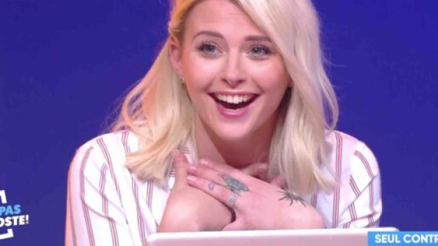 Kelly Vedovelli, chroniqueuse dans TPMP. Source : capture d&rsquo;&eacute;cran C8.