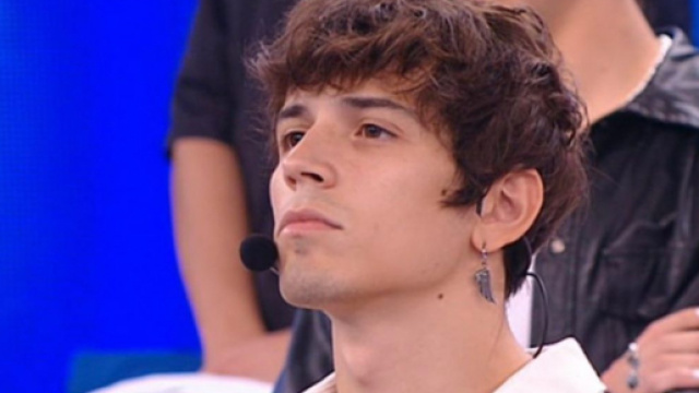 Amici 21, lite in casetta tra Alex e Serena per una porta aperta, lui sbotta: 'Stai zitta'.