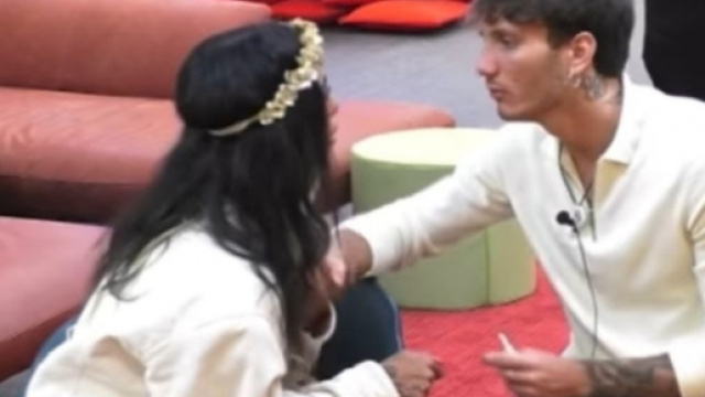 GFVip, Lul&ugrave; rimprovera Manuel per un bacio a Sophie, lui: 'Battute pesanti, schifo' (CLIP).