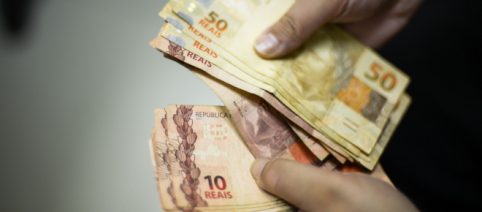 Auxílio Brasil de R$ 400 começa a ser pago nesta sexta-feira