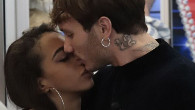 GFVip, Manuel si dichiara a Lucrezia: 'Non riesci a starmi indifferente'.