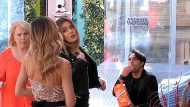 GFVip, Sophie su Soleil: 'Cacciata da una cena perch&eacute; si &egrave; messa ad insultare'.