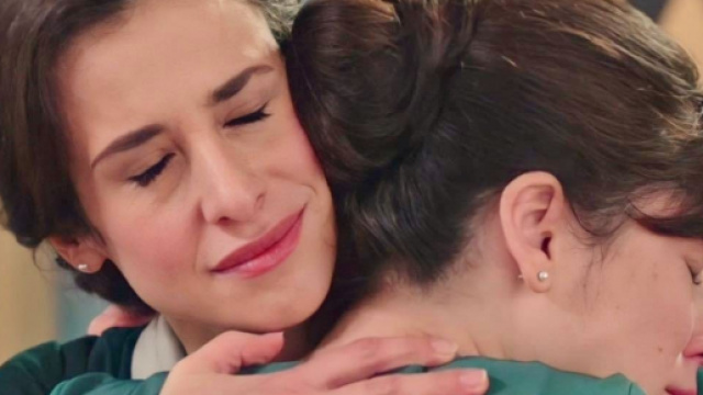 Il Paradiso delle signore: Stefania potrebbe capire che Gloria &egrave; sua mamma per il profumo.