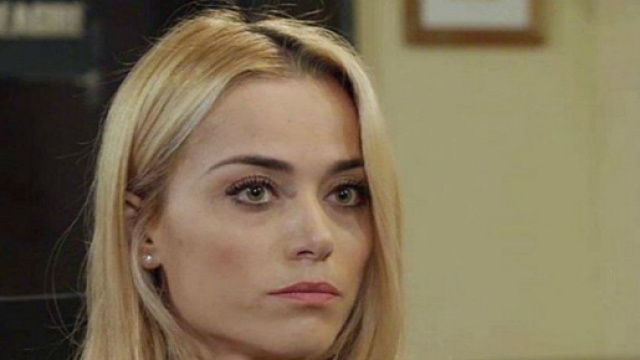 Un Posto al sole episodio venerd&igrave; 17 dicembre 2021: Clara si allontana da Patrizio.