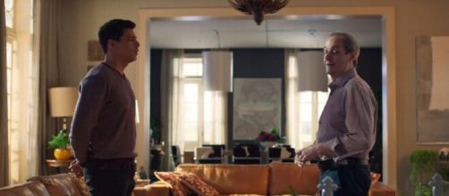 Christian (&agrave; esquerda) e T&uacute;lio (&agrave; direita) se encaram neste cap&iacute;tulo (Reprodu&ccedil;&atilde;o/TV Globo)