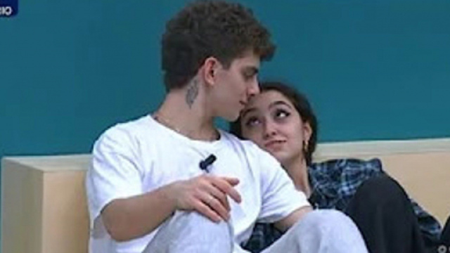 Amici 21, scatta il bacio tra Dario e Sissi.