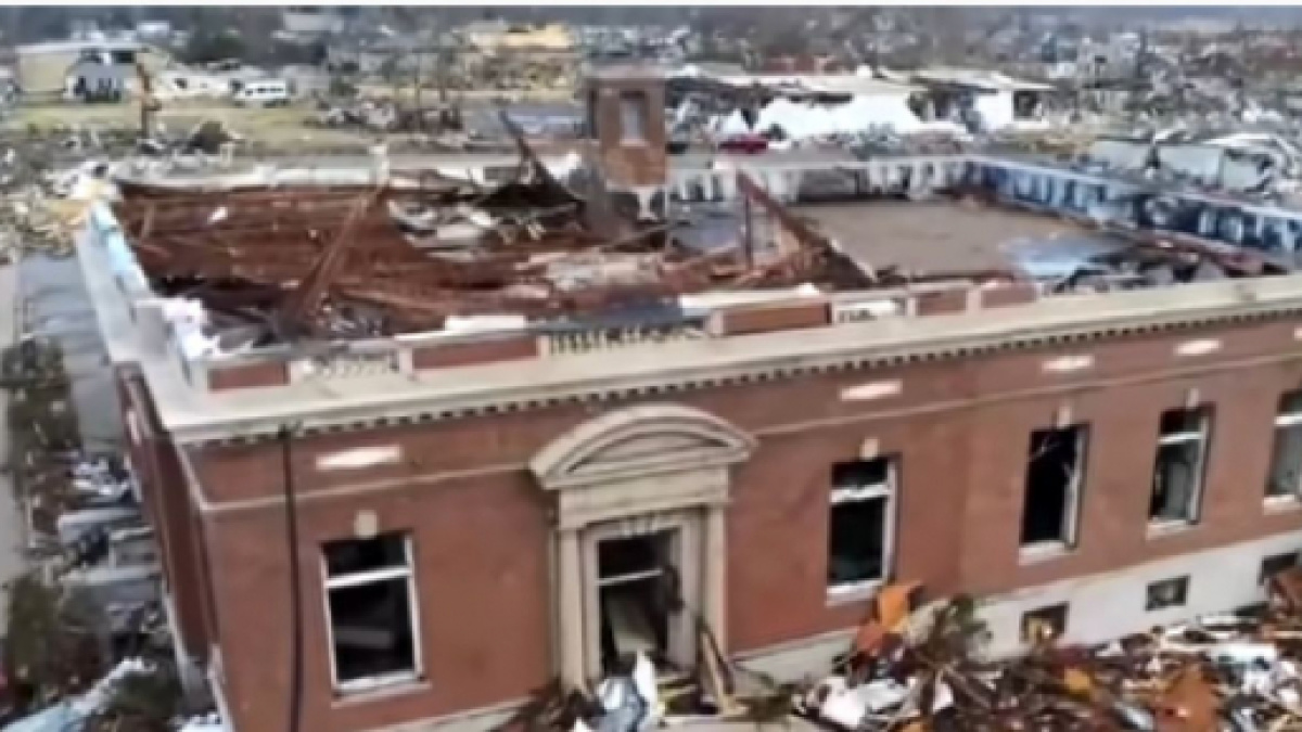 Multiple tornadoes rip through Kentucky and 5 other states, at least ...