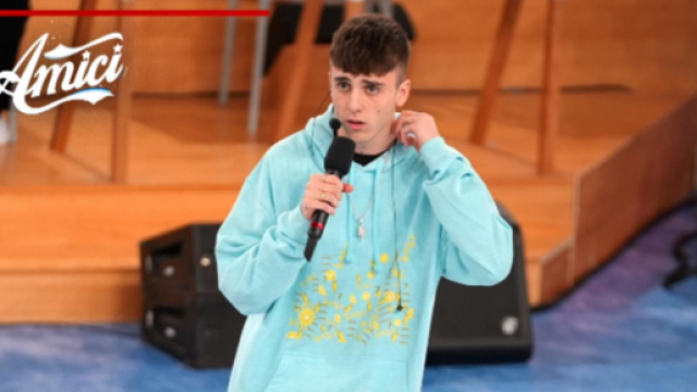 Amici, LDA nella puntata del 12/12 fa una dedica ai genitori separati.