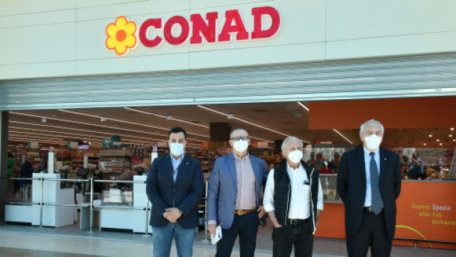 Conad cerca addetti ai reparti, magazzinieri e impiegati, candidature online.
