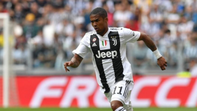 Douglas Costa, centrocampista della Juventus.