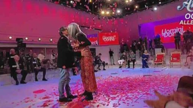 Uomini e donne, Isabella lascia il programma