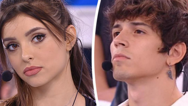 Amici 21, Cosmary tenta vari approcci con Alex e Serena commenta: 'Lei ci prova un sacco'.