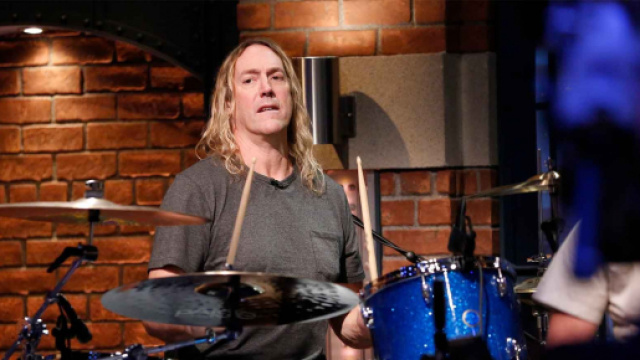 Il batterista dei Tool &egrave; stato arrestato dopo aver urlato insulti omofobi