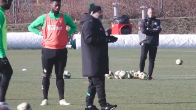 Pascal Dupraz avec ses troupes de Saint-Etienne - Source : Twitter, Canal+