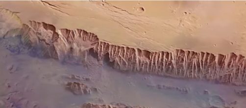 Hidden water in Mars&rsquo; Grand Canyon discovered by ExoMars Gas Orbiter. [Image source/iGadgetPro YouTube video]