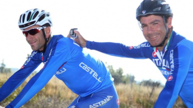 Davide Cassani, ex Ct della nazionale di ciclismo, con Vincenzo Nibali