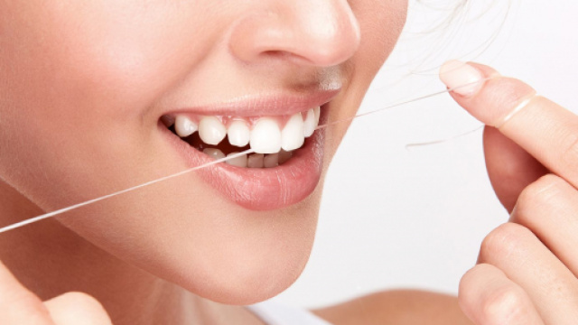 Filo interdentale, un importante alleato dell&rsquo;igiene dentale.