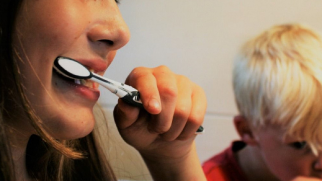 I migliori spazzolini da denti: scegliere il pi&ugrave; adatto per avere denti sani e puliti.