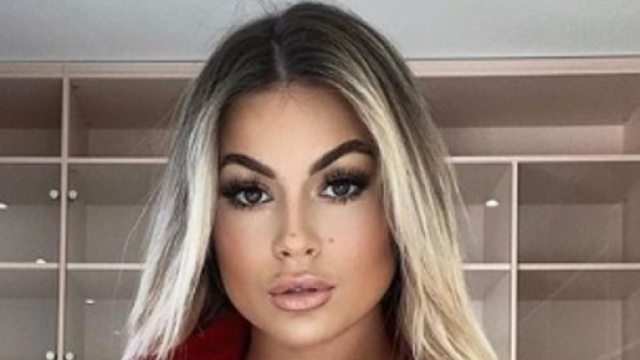 Portrait de Carla Moreau (via Instagram - @carlamoreau)