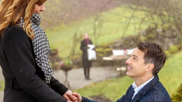Tempesta d'amore, trame tedesche: Robert chiede ad Ariane di sposarlo.