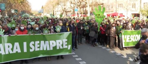 En Barcelona ha sido cuesti&oacute;n de disputa legal el dictamen del 25% de instrucci&oacute;n en castellano (Telecinco)