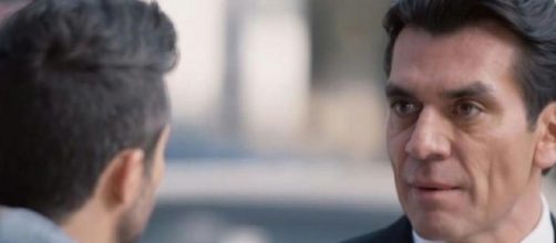 Ernesto pro&iacute;be que Nicoals veja Helena. (Televisa)