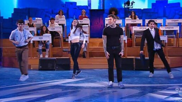 Amici 21, gaffe di Fedez in studio.