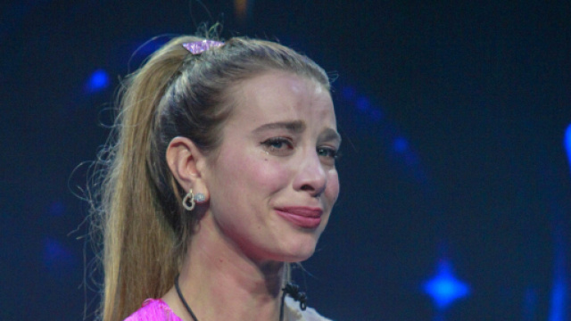 GF Vip, Clizia Incorvaia in lacrime per Nina: 'Ha il Covid, sto vivendo ore difficili'